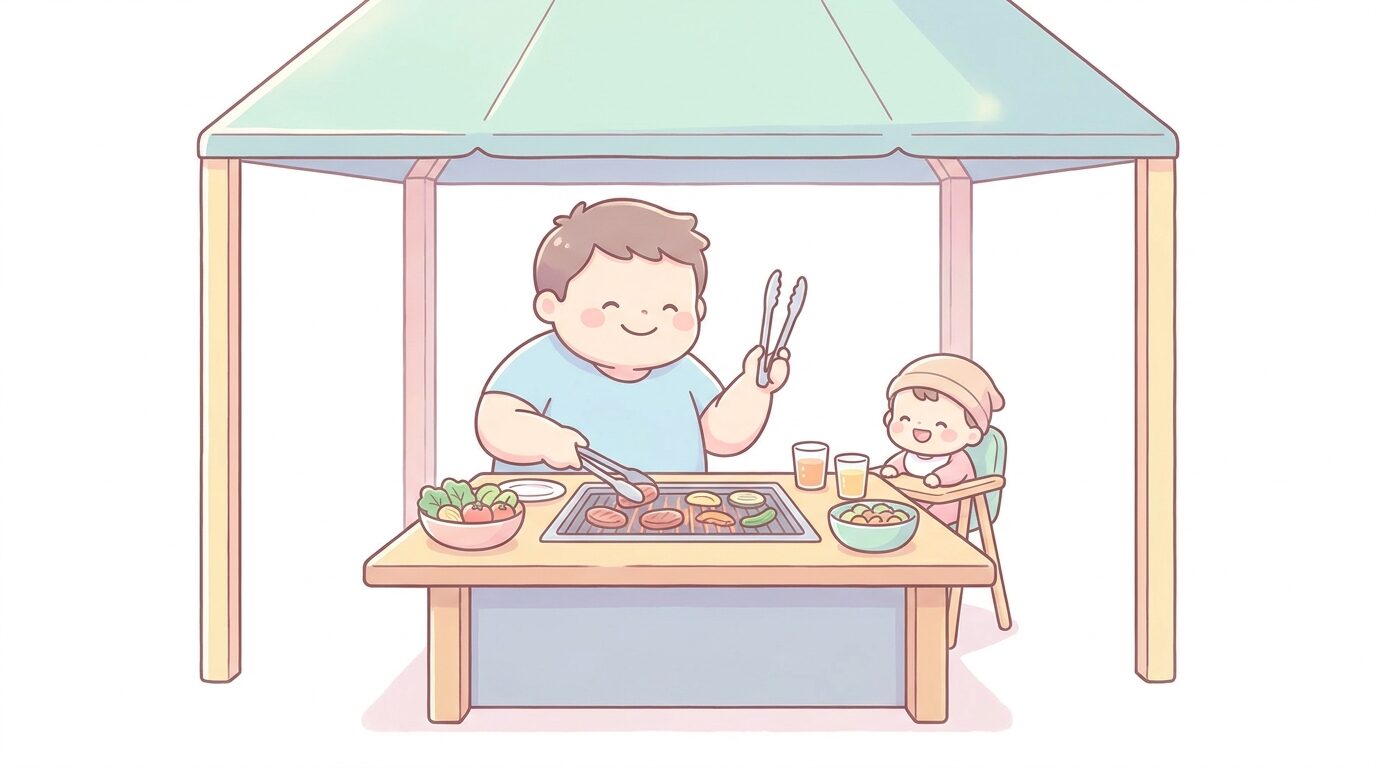 大きな屋根の下に設置されたバーベキューテーブルで、トングを持って楽しそうに食材を焼く父親と見守る幼児