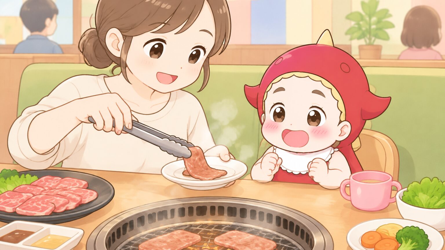 焼肉店のテーブルでトングを持つ母親が、薄切りの肉を小皿に取り分けて冷ましている手元